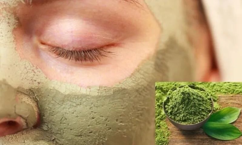 Chườm trà xanh mát giúp làm dịu tạm thời vùng da nóng hoặc đỏ nhẹ.