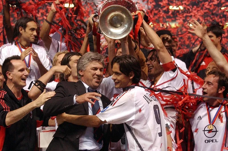 Carlo Ancelotti giúp AC Milan vô địch Champions League các mùa 2002/03 và 2006/07, qua đó trở thành một trong những HLV hàng đầu châu Âu