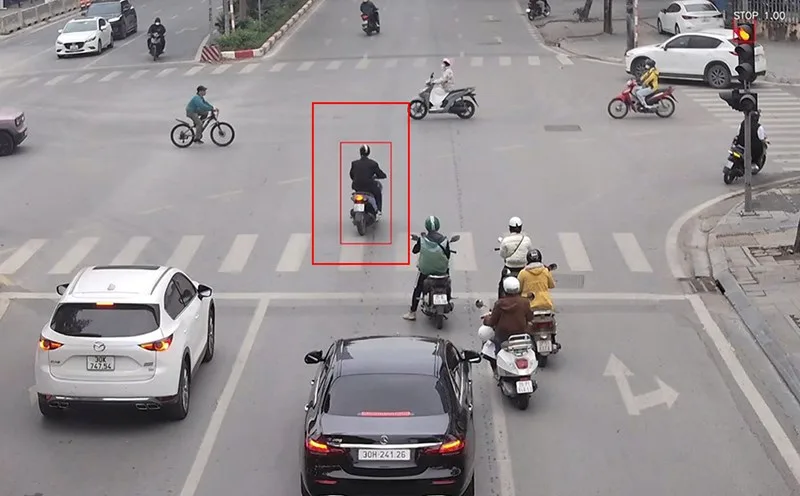 Camera giao thông có thể ghi nhận biển số, thời gian và diễn biến vi phạm để xử lý phạt nguội lỗi vượt đèn đỏ xe máy.
