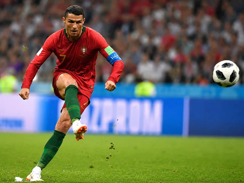 Knuckleball tạo quỹ đạo ít xoáy và có thể khiến bóng đổi hướng bất ngờ trên đường bay.