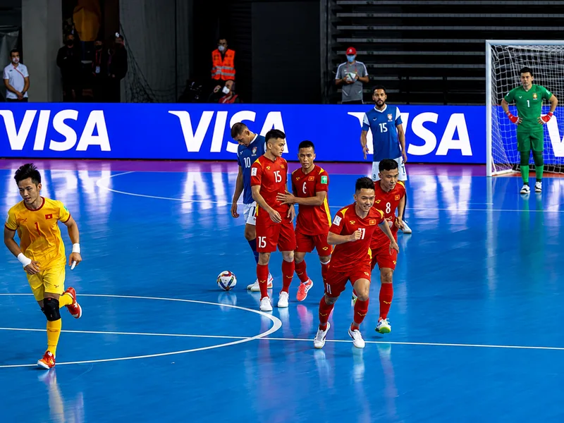 Một trận futsal chính thức gồm hai hiệp, mỗi hiệp kéo dài 20 phút thi đấu thực tế.