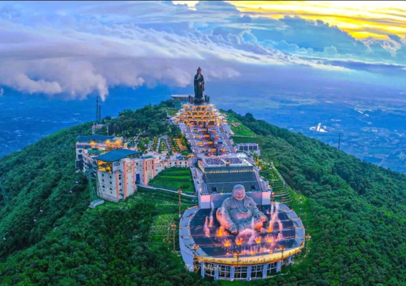 Núi Bà Đen phù hợp với nhiều hình thức du lịch và khám phá khác nhau